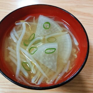 もやしと大根と小ねぎの味噌汁